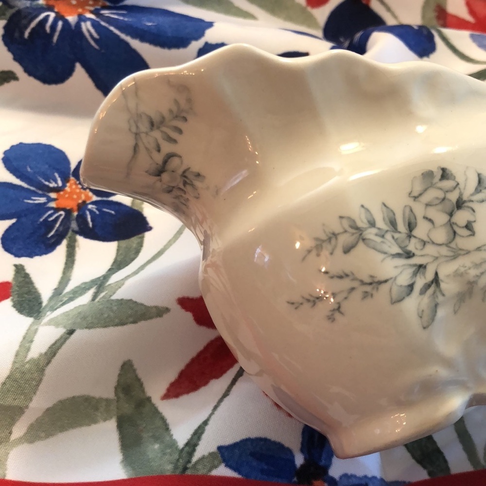 Vintage John Edwards “Alva” gravy boat 8”x3.74” - Picture 5 of 6